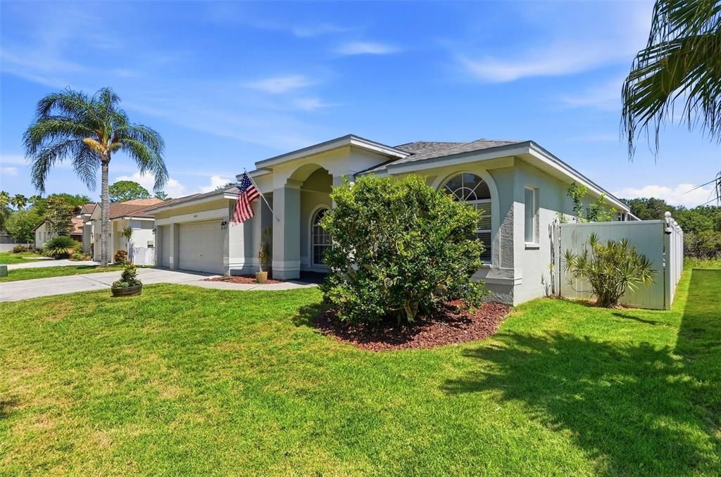 For Sale: $450,000 (4 beds, 3 baths, 2323 Square Feet)