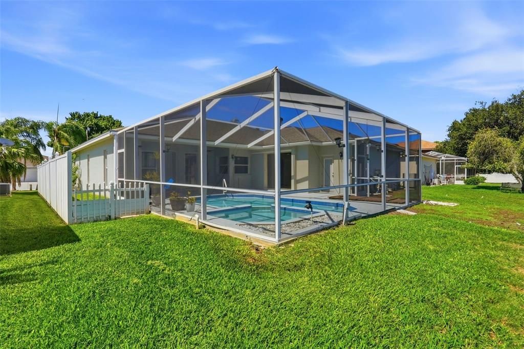 For Sale: $450,000 (4 beds, 3 baths, 2323 Square Feet)