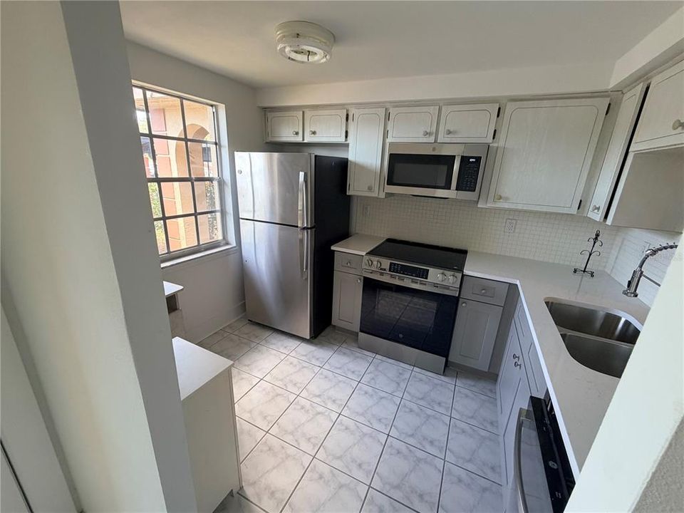 For Sale: $89,000 (2 beds, 1 baths, 975 Square Feet)