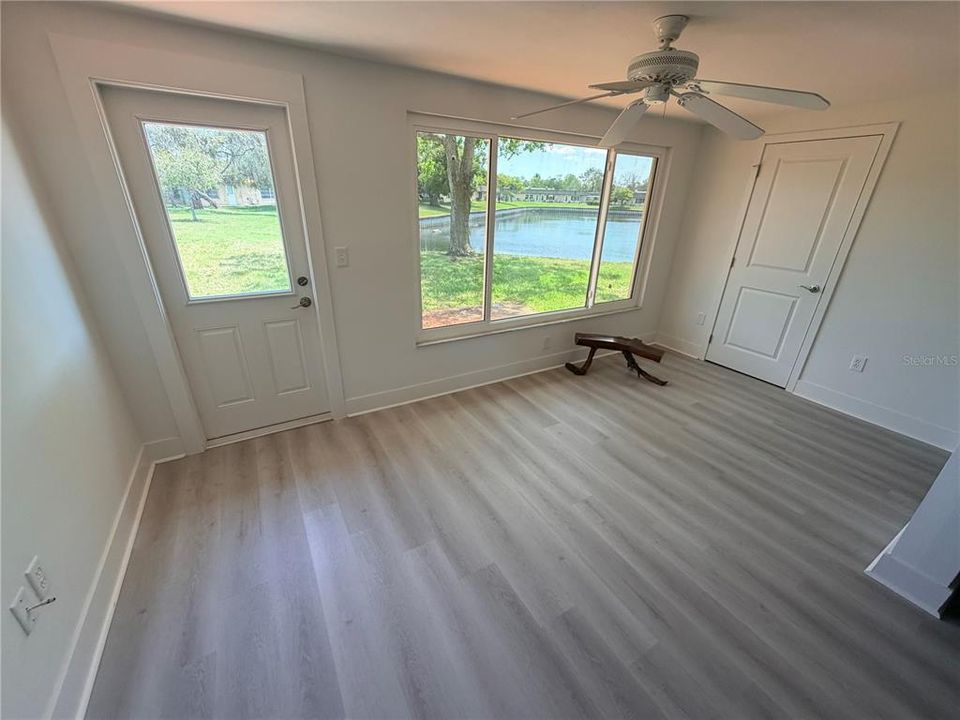 For Sale: $89,000 (2 beds, 1 baths, 975 Square Feet)