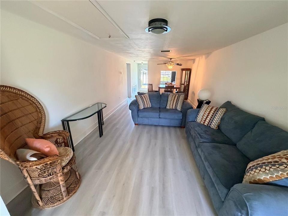 For Sale: $89,000 (2 beds, 1 baths, 975 Square Feet)