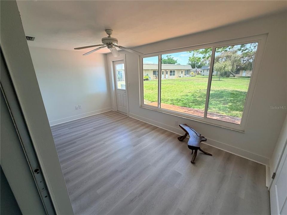 For Sale: $89,000 (2 beds, 1 baths, 975 Square Feet)