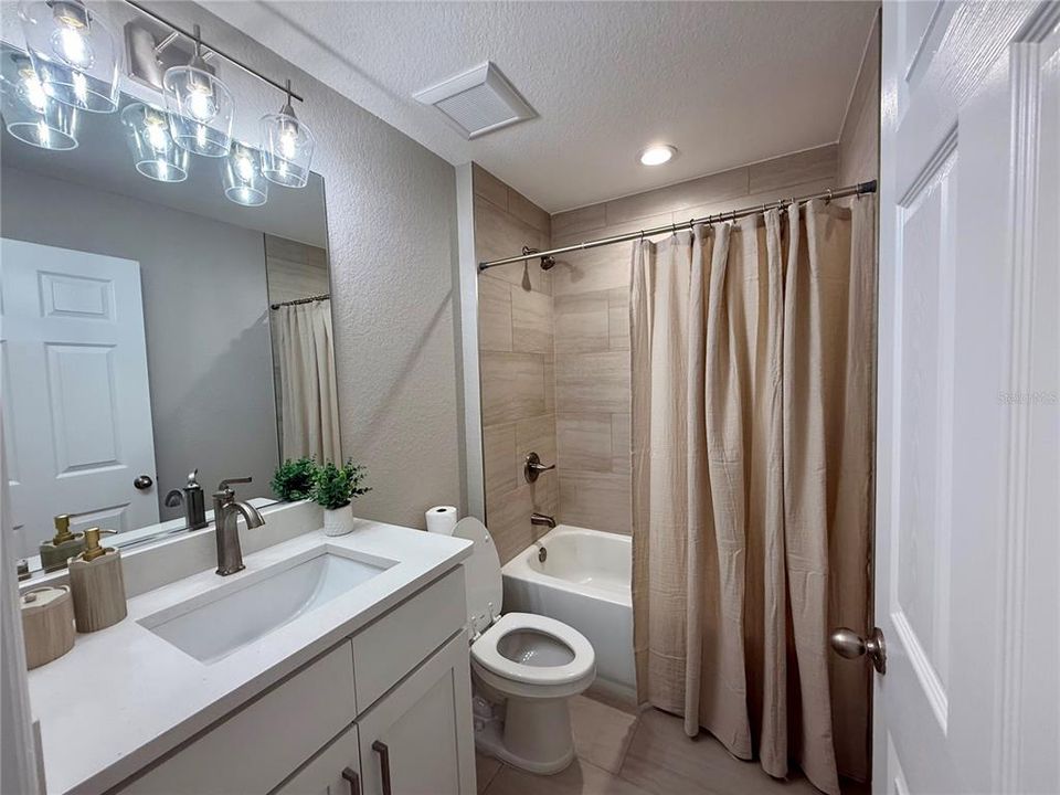 Под контрактом: $279,999 (3 спален, 2 ванн, 1459 Квадратных фут)