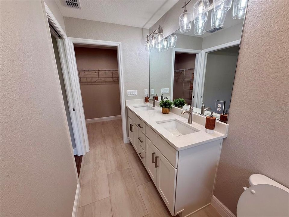 Под контрактом: $279,999 (3 спален, 2 ванн, 1459 Квадратных фут)