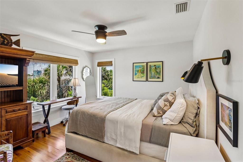 For Sale: $1,785,000 (3 beds, 3 baths, 2535 Square Feet)