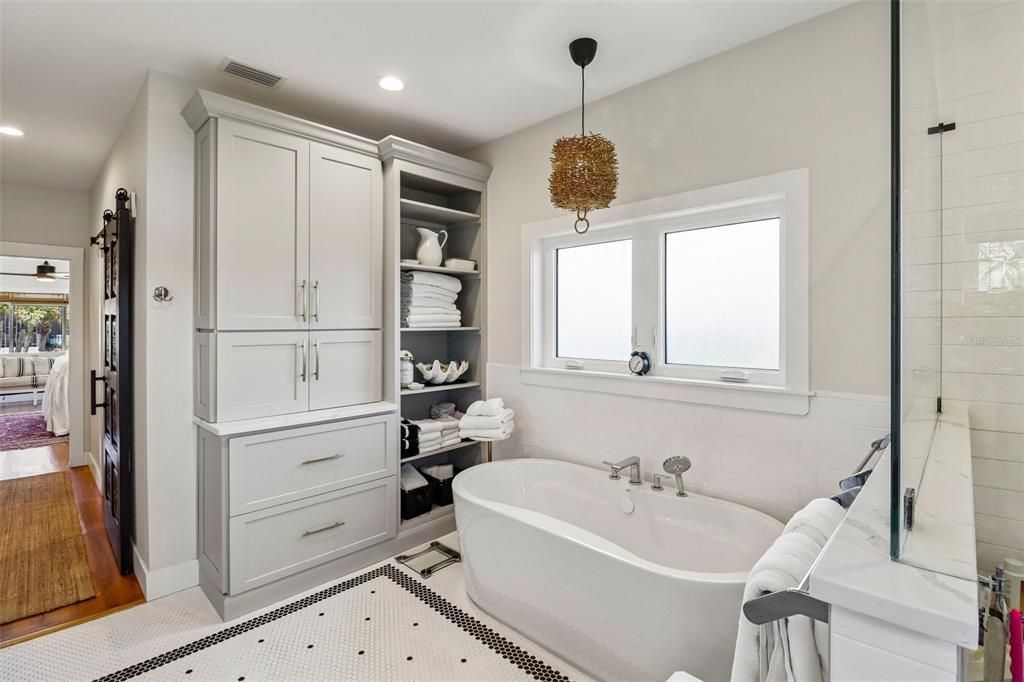 For Sale: $1,785,000 (3 beds, 3 baths, 2535 Square Feet)