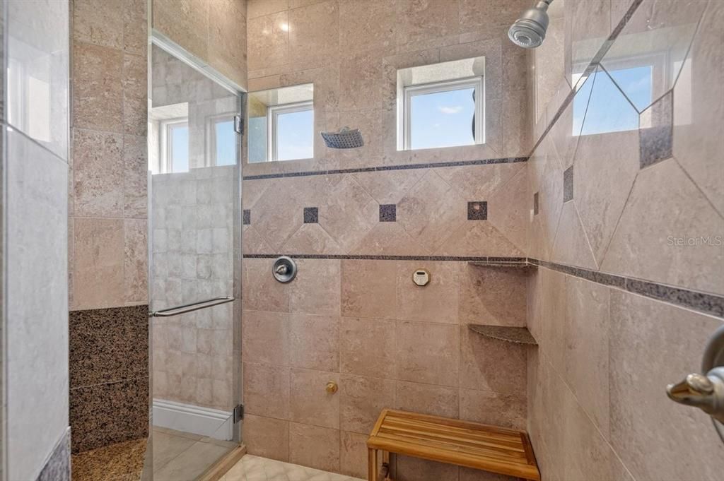 На продажу: $1,897,000 (4 спален, 4 ванн, 5352 Квадратных фут)