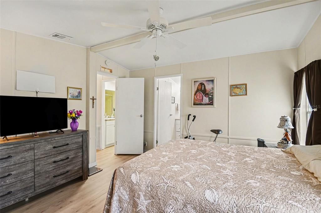 En Venta: $159,300 (2 camas, 2 baños, 1100 Pies cuadrados)