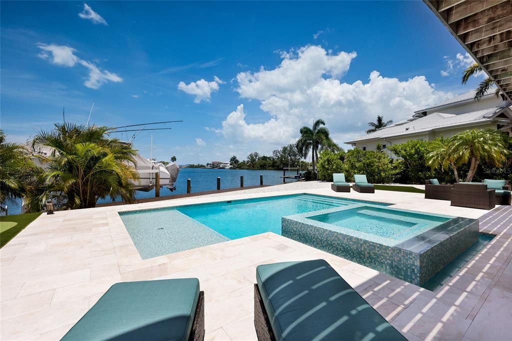 En Venta: $4,200,000 (5 camas, 5 baños, 4350 Pies cuadrados)
