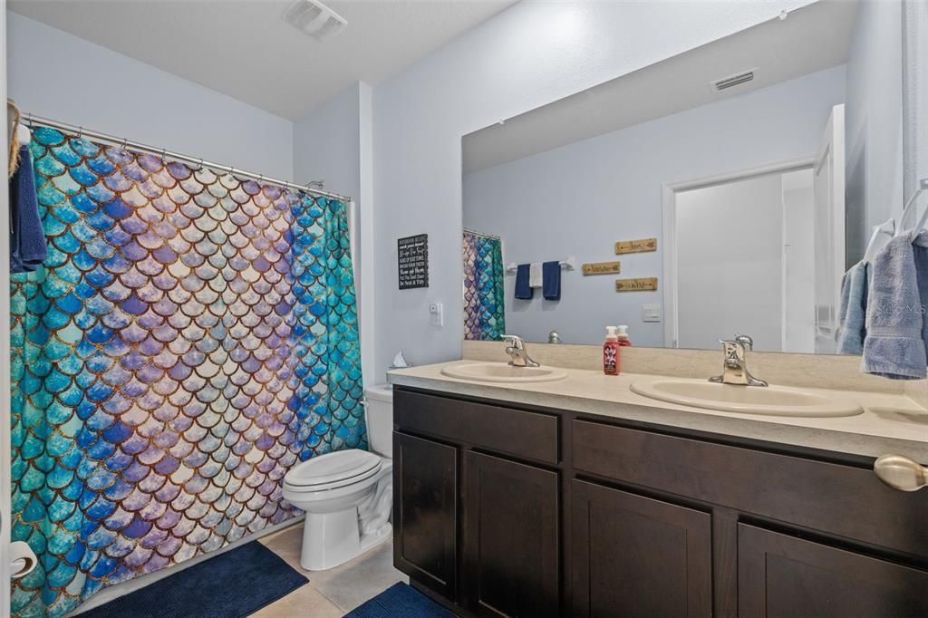For Sale: $475,000 (4 beds, 2 baths, 2260 Square Feet)
