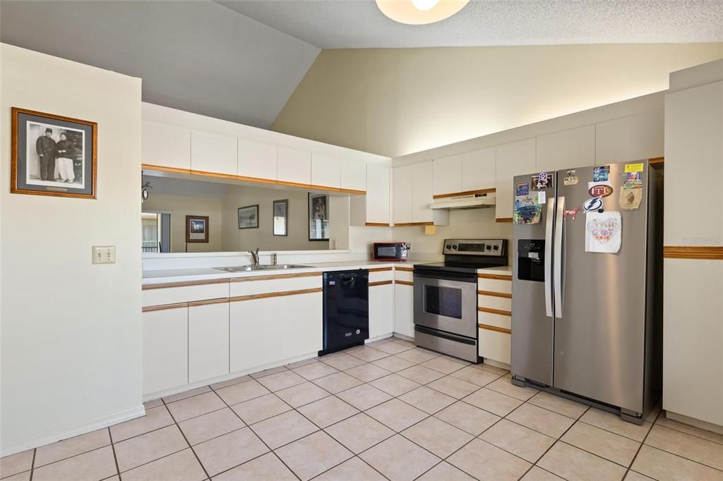 For Sale: $199,737 (2 beds, 2 baths, 1300 Square Feet)
