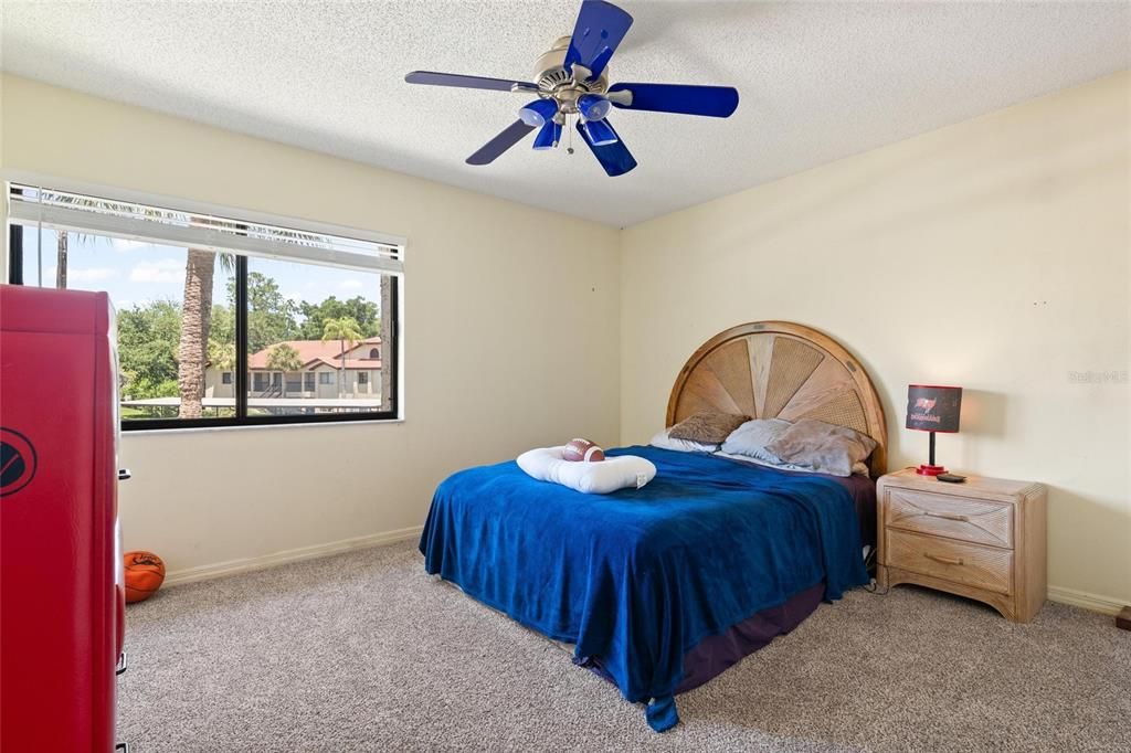 For Sale: $199,737 (2 beds, 2 baths, 1300 Square Feet)