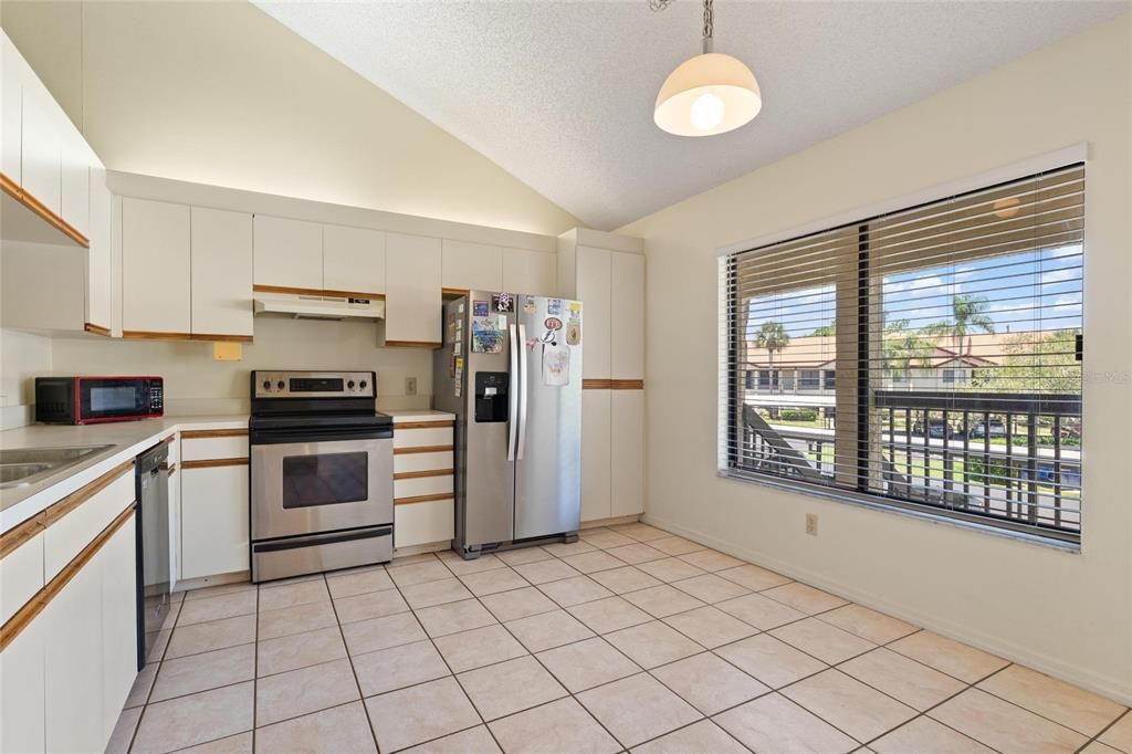 For Sale: $199,737 (2 beds, 2 baths, 1300 Square Feet)