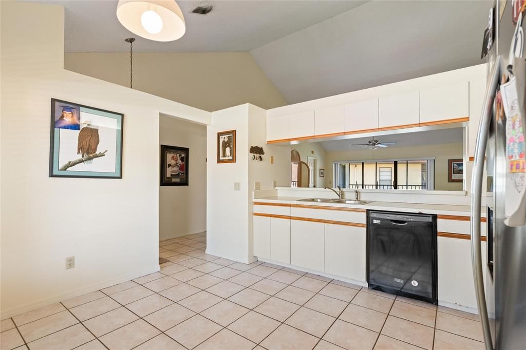 For Sale: $199,737 (2 beds, 2 baths, 1300 Square Feet)