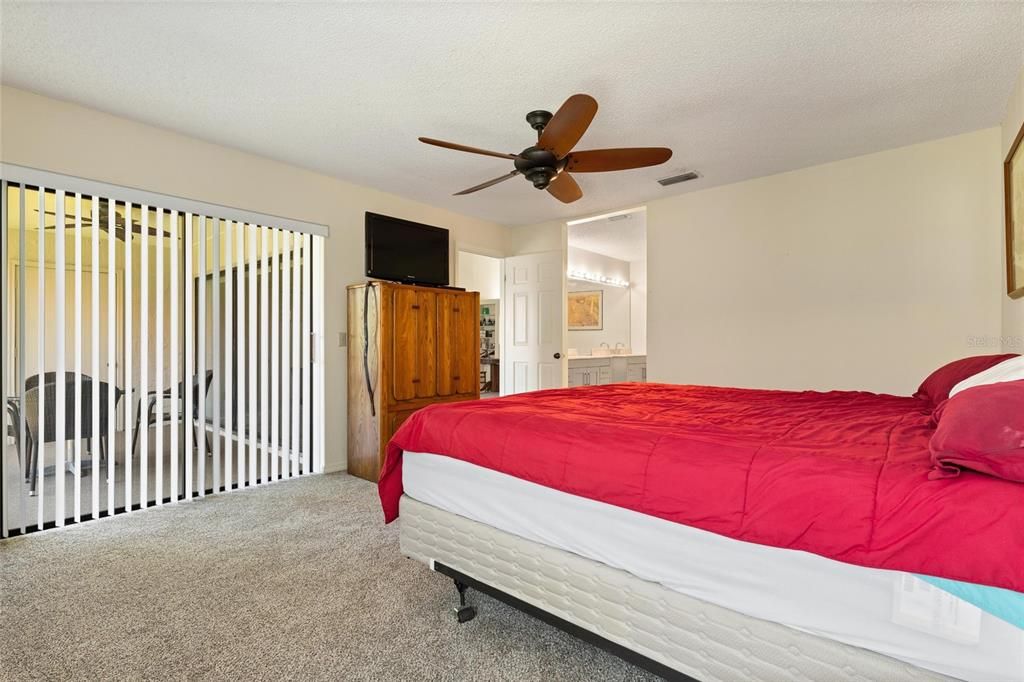 For Sale: $199,737 (2 beds, 2 baths, 1300 Square Feet)