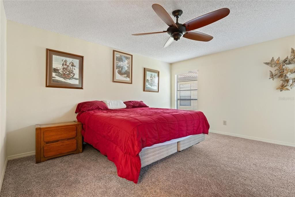 For Sale: $199,737 (2 beds, 2 baths, 1300 Square Feet)