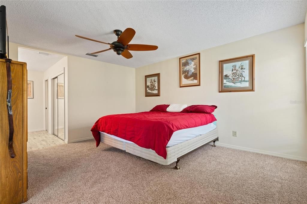 For Sale: $199,737 (2 beds, 2 baths, 1300 Square Feet)