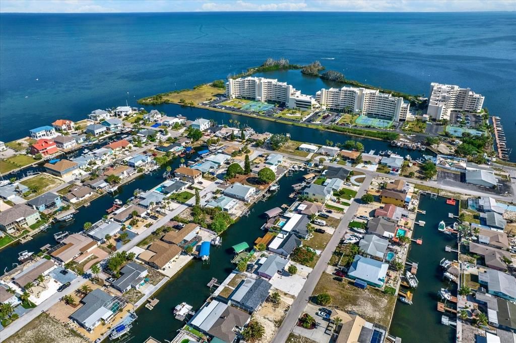 На продажу: $319,000 (2 спален, 2 ванн, 1152 Квадратных фут)