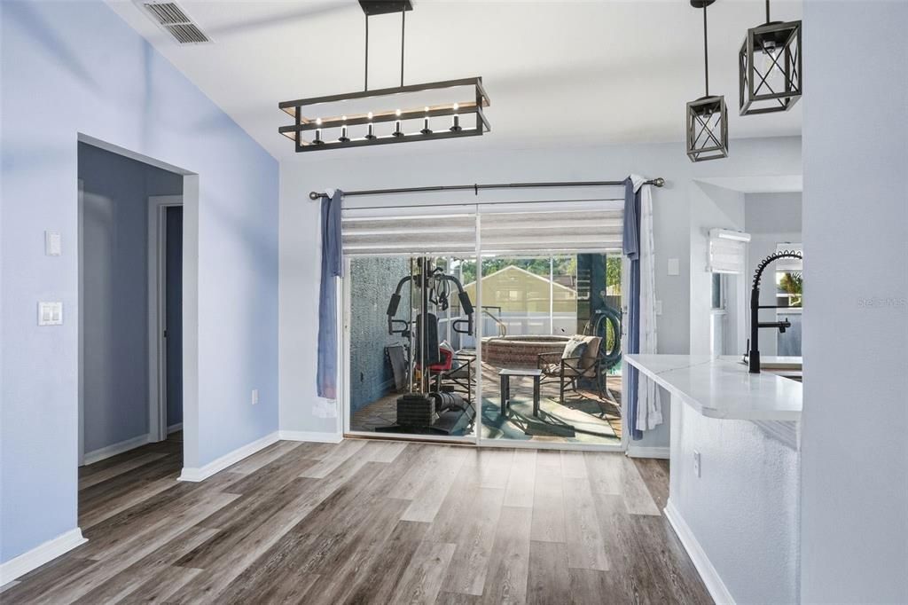 Active With Contract: $349,900 (3 beds, 2 baths, 1368 Square Feet)