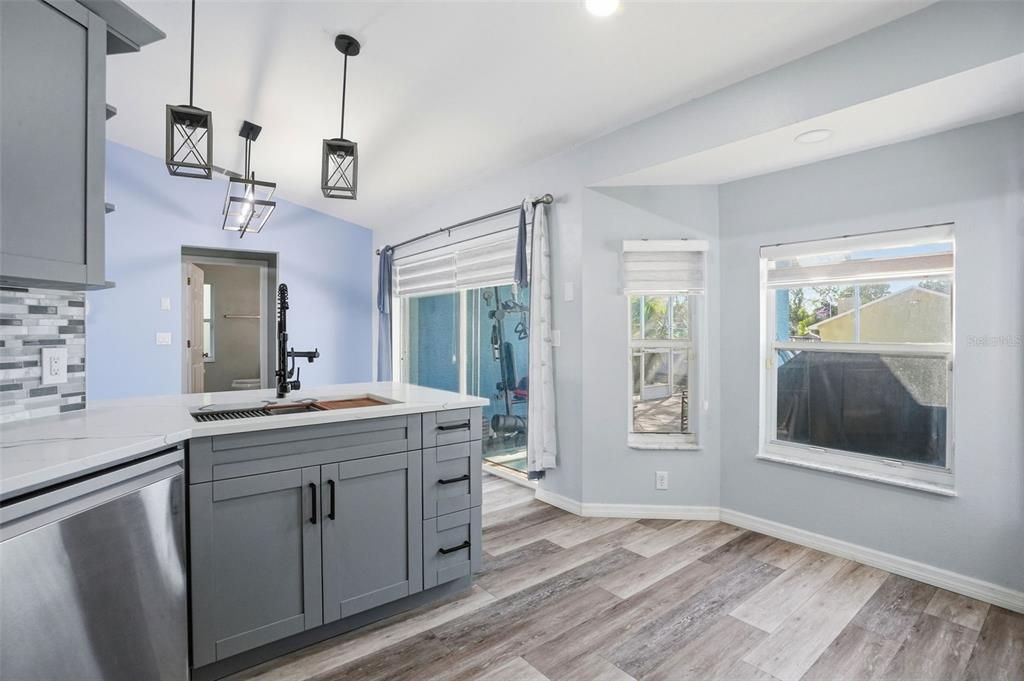 Active With Contract: $349,900 (3 beds, 2 baths, 1368 Square Feet)