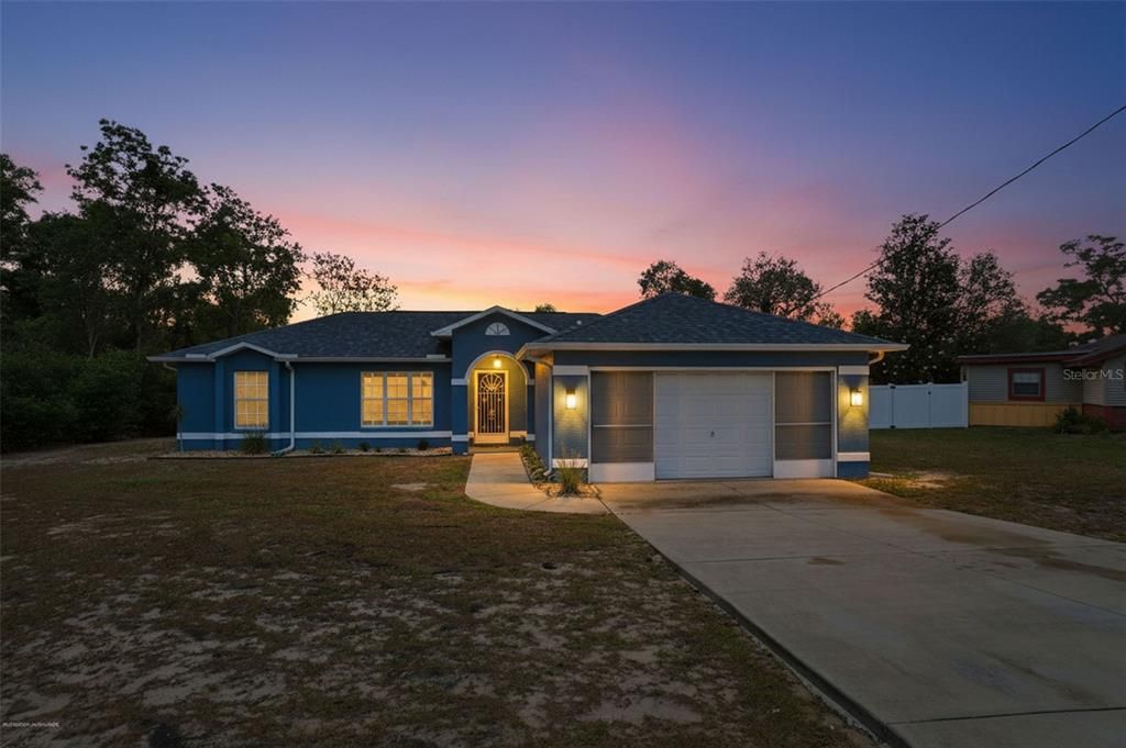 Active With Contract: $349,900 (3 beds, 2 baths, 1368 Square Feet)