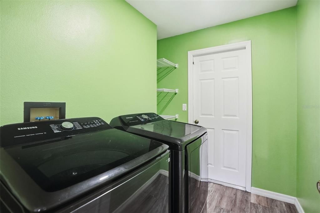 Active With Contract: $349,900 (3 beds, 2 baths, 1368 Square Feet)