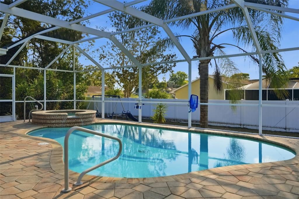 Active With Contract: $349,900 (3 beds, 2 baths, 1368 Square Feet)
