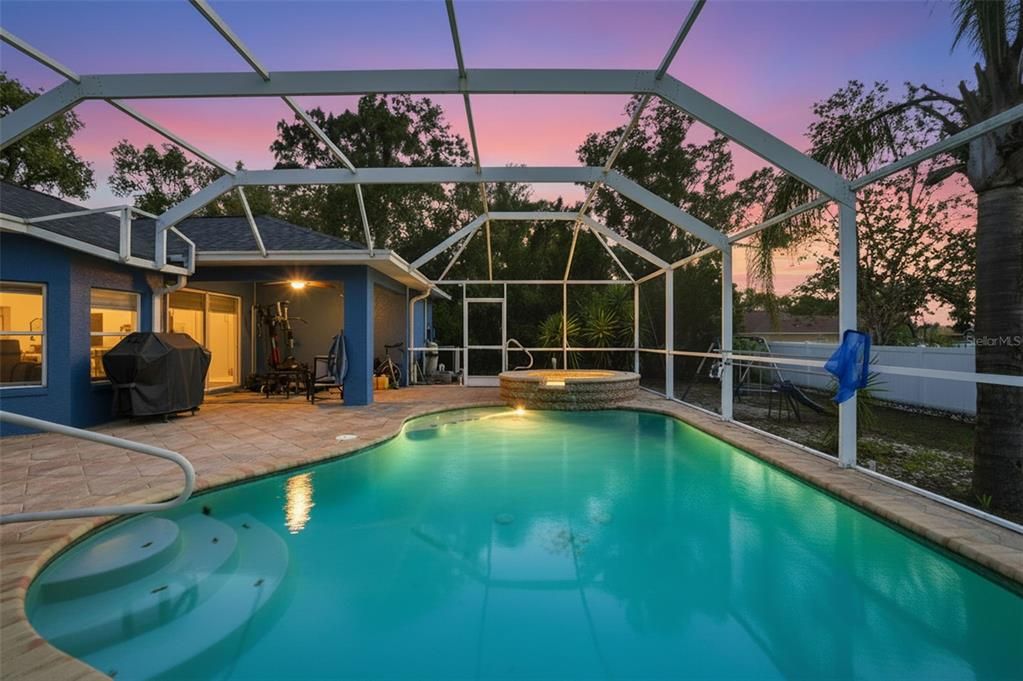 Active With Contract: $349,900 (3 beds, 2 baths, 1368 Square Feet)