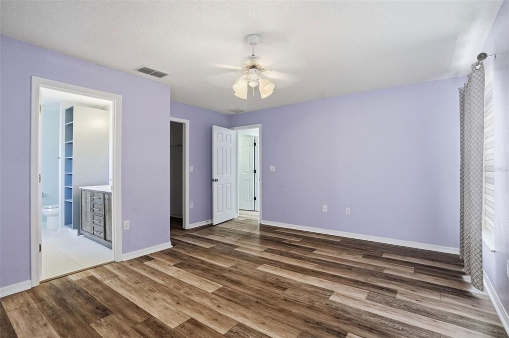 Active With Contract: $349,900 (3 beds, 2 baths, 1368 Square Feet)