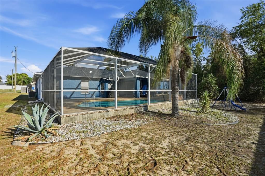 Active With Contract: $349,900 (3 beds, 2 baths, 1368 Square Feet)