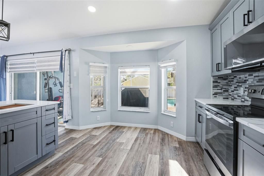 Active With Contract: $349,900 (3 beds, 2 baths, 1368 Square Feet)