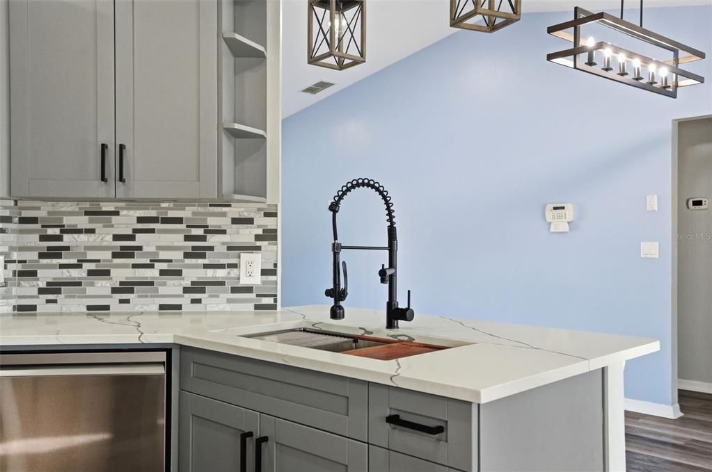 Active With Contract: $349,900 (3 beds, 2 baths, 1368 Square Feet)