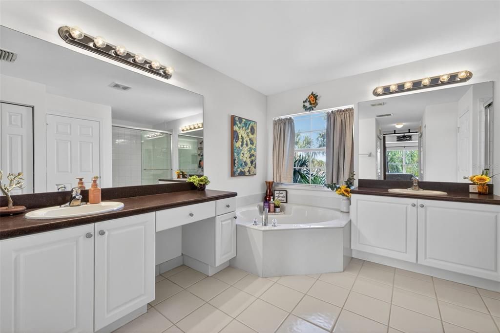 For Sale: $449,000 (5 beds, 3 baths, 2655 Square Feet)