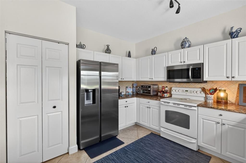 For Sale: $449,000 (5 beds, 3 baths, 2655 Square Feet)