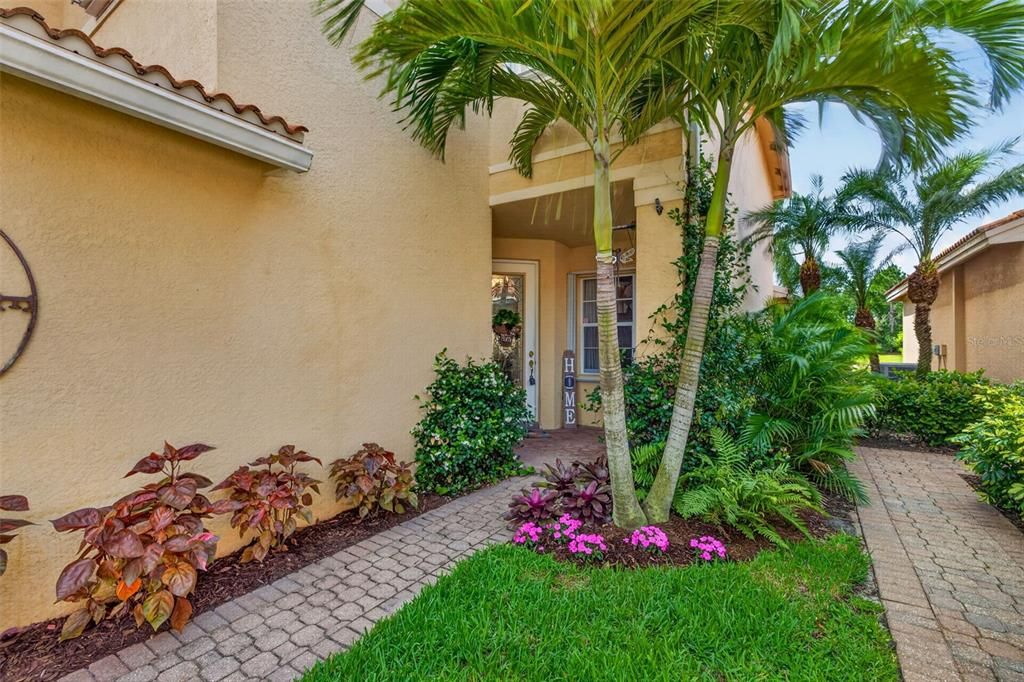 For Sale: $449,000 (5 beds, 3 baths, 2655 Square Feet)