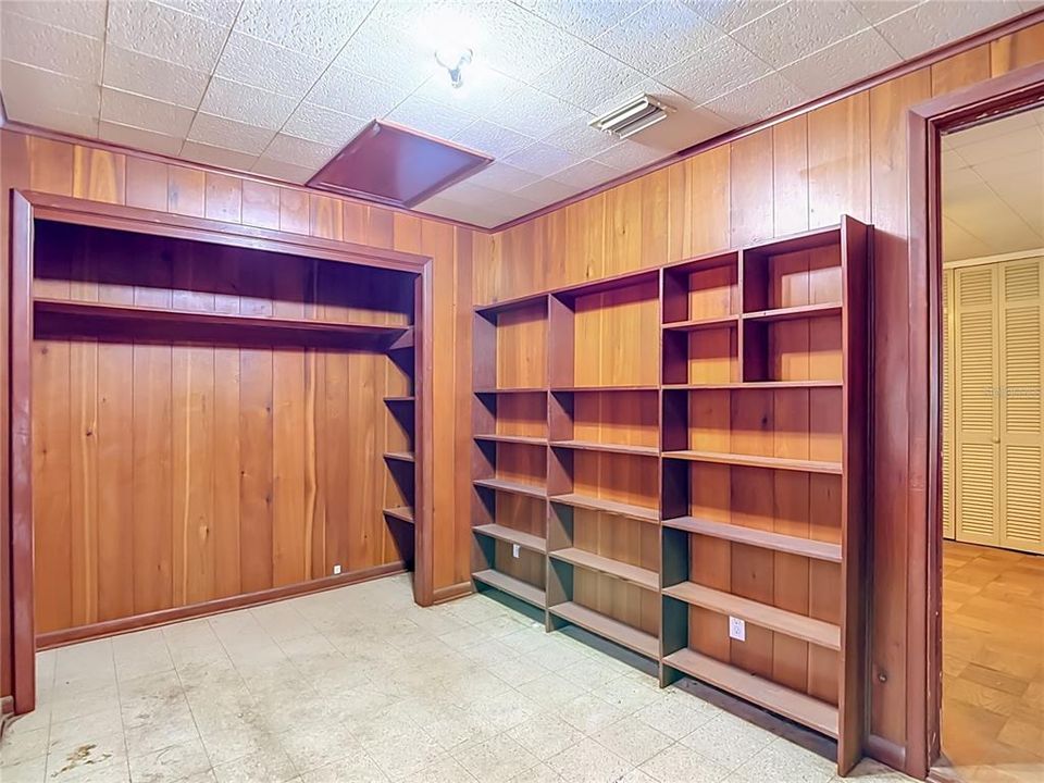 合同活跃: $485,000 (4 贝兹, 2 浴室, 2000 平方英尺)