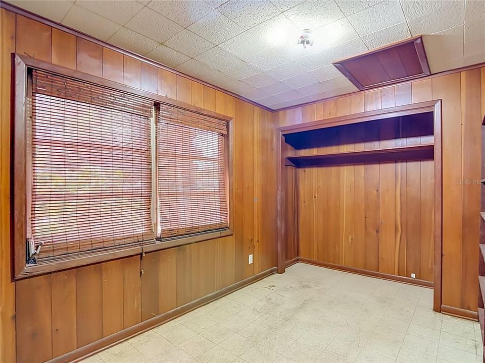 合同活跃: $485,000 (4 贝兹, 2 浴室, 2000 平方英尺)