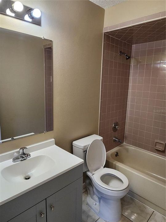 For Rent: $2,300 (4 beds, 2 baths, 1057 Square Feet)