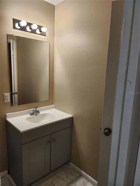 For Rent: $2,300 (4 beds, 2 baths, 1057 Square Feet)