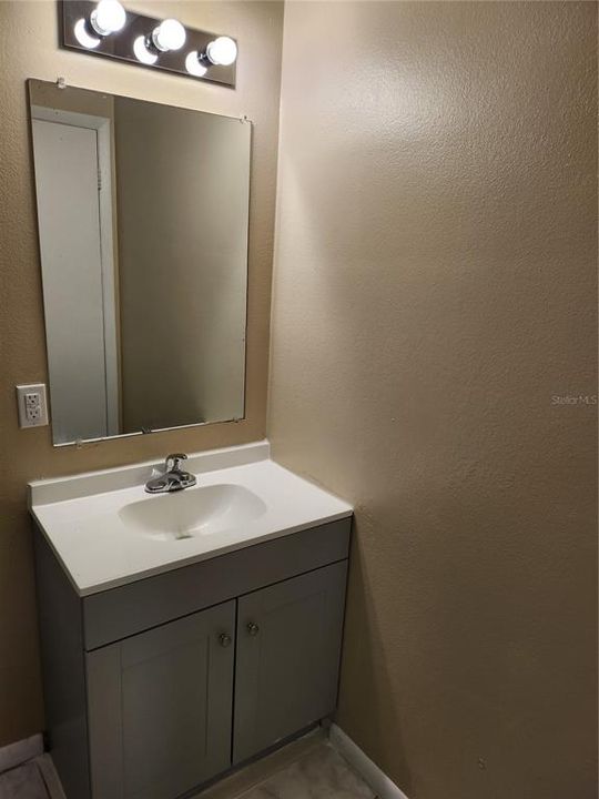 For Rent: $2,300 (4 beds, 2 baths, 1057 Square Feet)