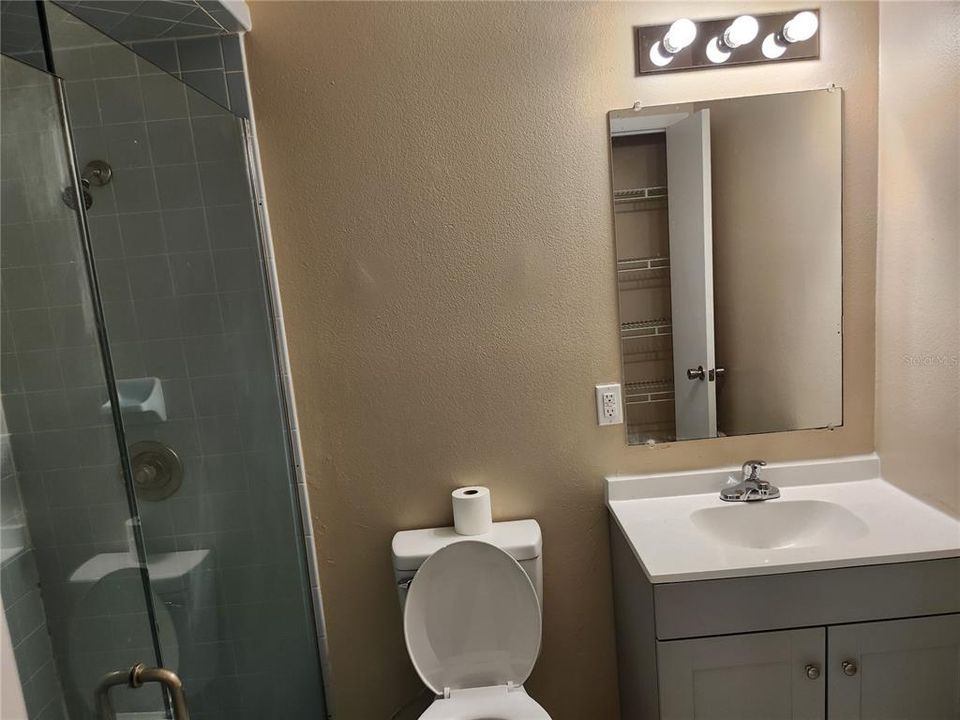 For Rent: $2,300 (4 beds, 2 baths, 1057 Square Feet)