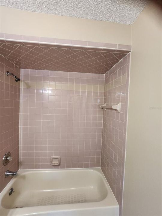 For Rent: $2,300 (4 beds, 2 baths, 1057 Square Feet)