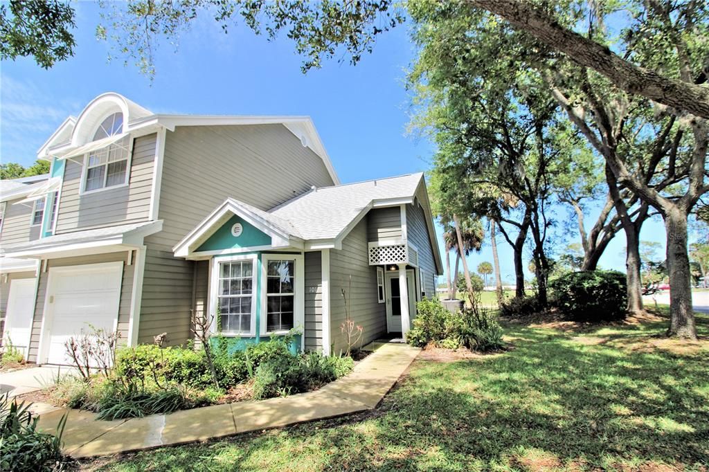 Active With Contract: $195,000 (2 beds, 2 baths, 1200 Square Feet)