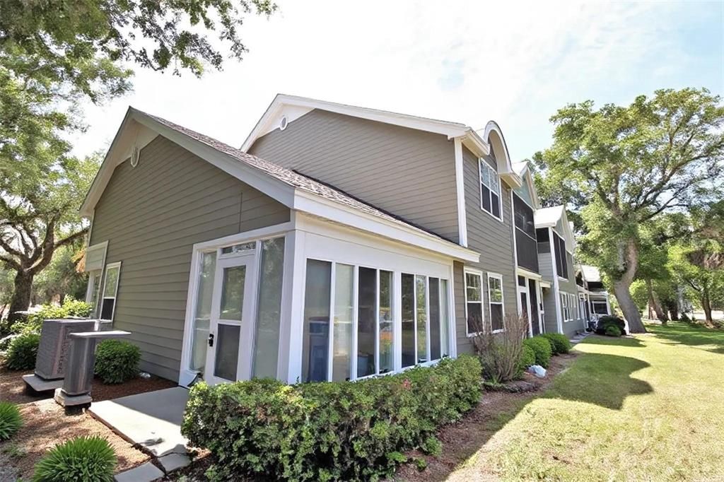 Active With Contract: $195,000 (2 beds, 2 baths, 1200 Square Feet)