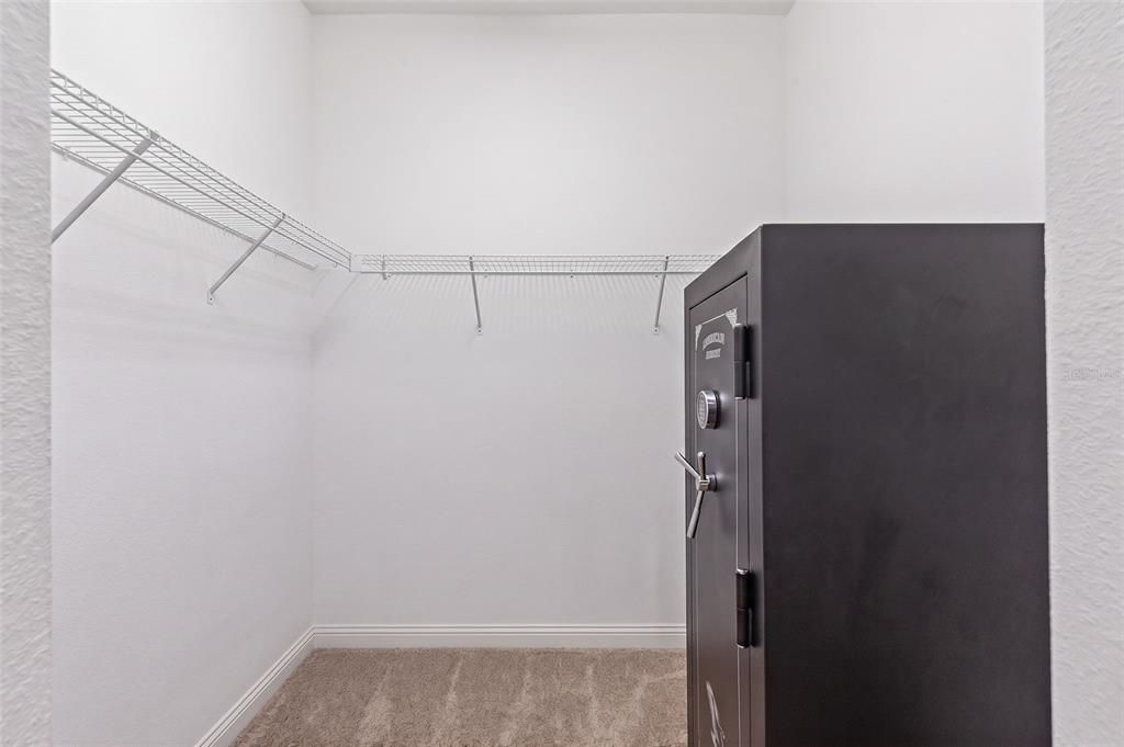 For Sale: $429,500 (4 beds, 2 baths, 1921 Square Feet)