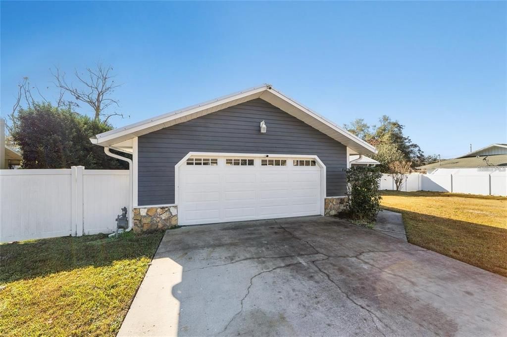 For Rent: $2,500 (3 beds, 2 baths, 1977 Square Feet)