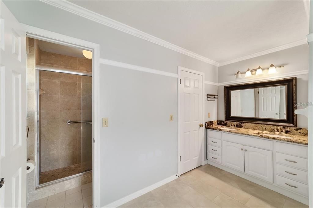 For Rent: $2,500 (3 beds, 2 baths, 1977 Square Feet)