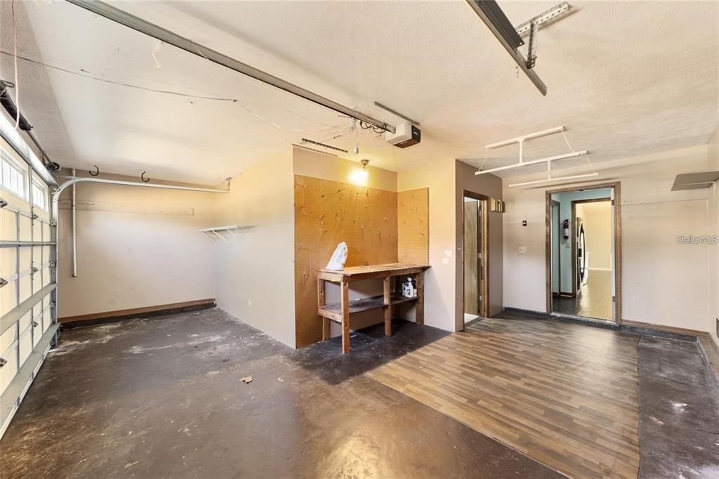 For Rent: $2,500 (3 beds, 2 baths, 1977 Square Feet)
