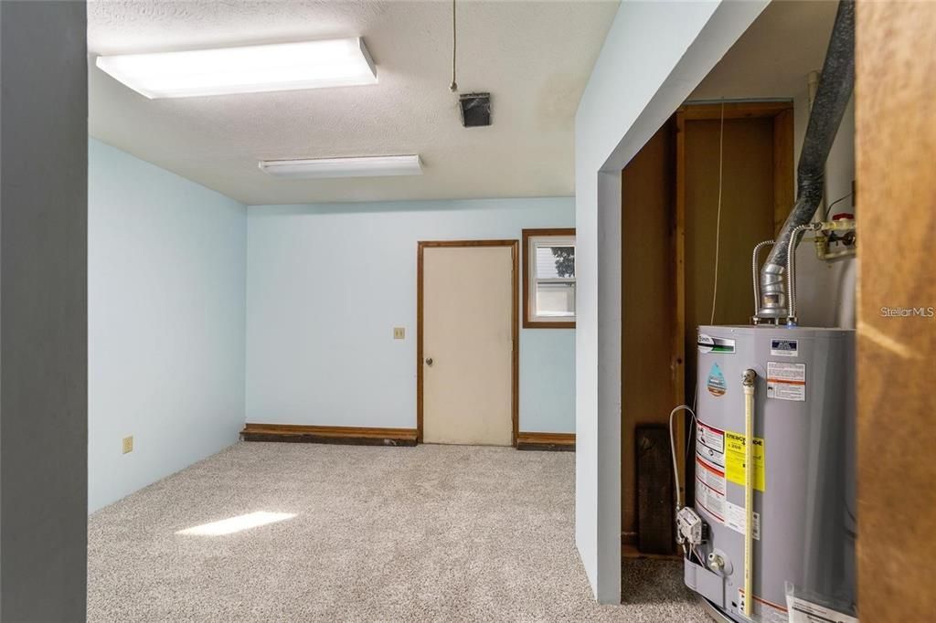 For Rent: $2,500 (3 beds, 2 baths, 1977 Square Feet)