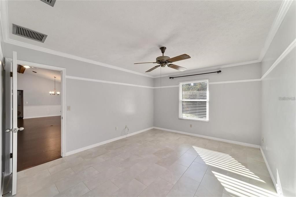 For Rent: $2,500 (3 beds, 2 baths, 1977 Square Feet)